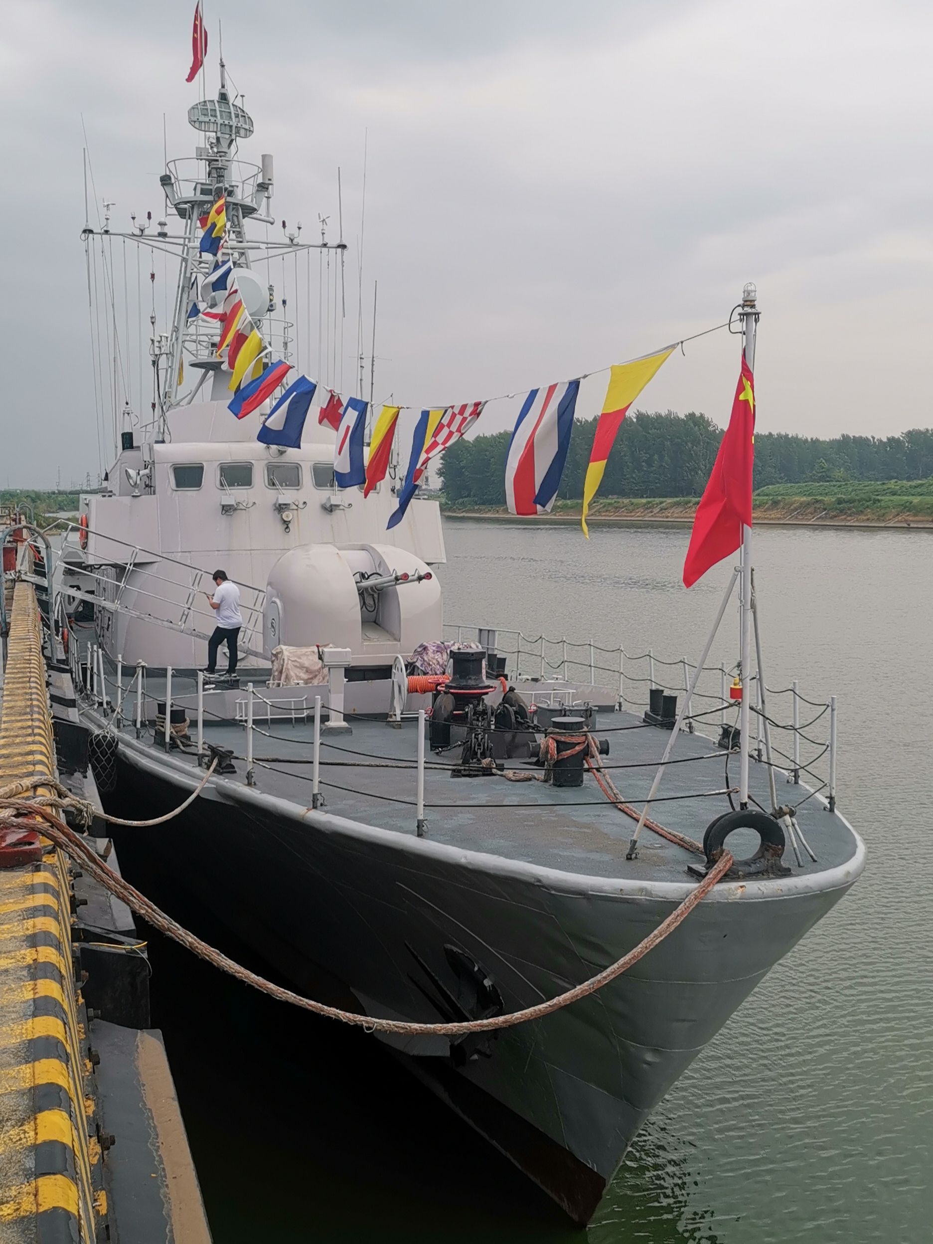 阜阳体彩分中心党支部赴界首市爱国主义教育基地开展主题党日活动